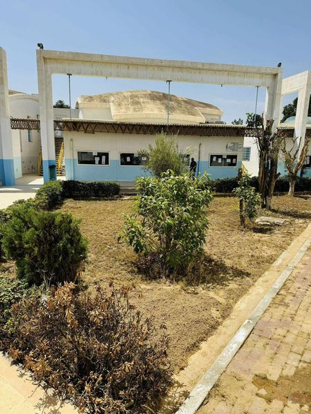 تدخل إدارة النظافة والمحيط ببلدية المنستير بكلية العلوم البيوتكنولوجية وذلك في اطار الاستعداد للعودة الجامعية.