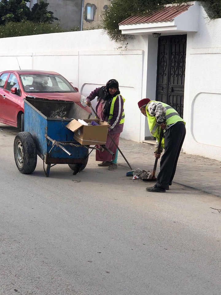 تدخلات استثنائية  لبلدية المنستير في مجال الكنس وتنظيف ودهن حواشي الطرقات