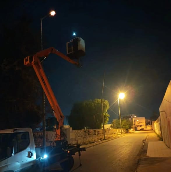 تواصل أشغال صيانة شبكة التنوير العمومي بالمدينة