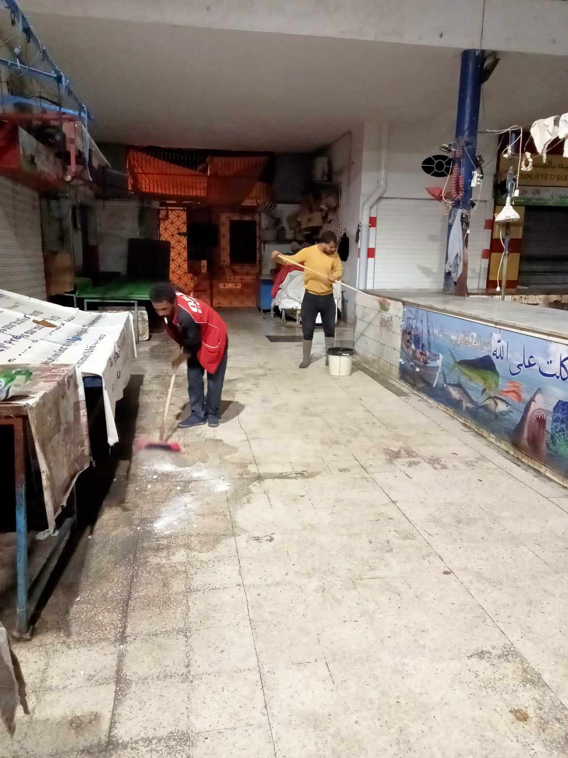 حملة نظافة بالسوق المركزية.